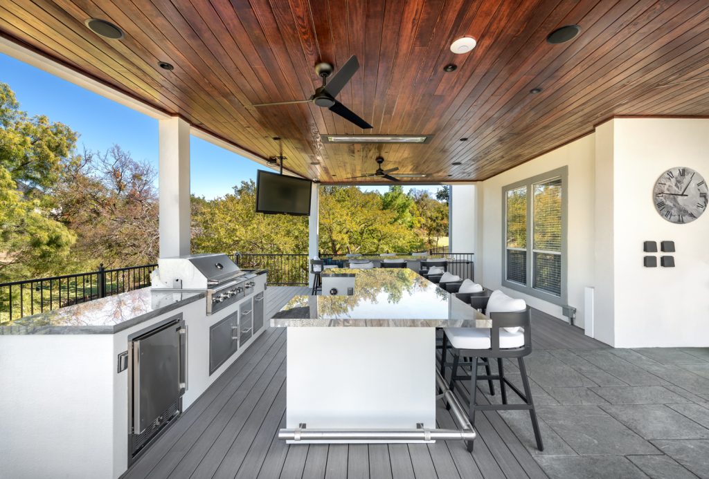 Outdoor cooking and eating area